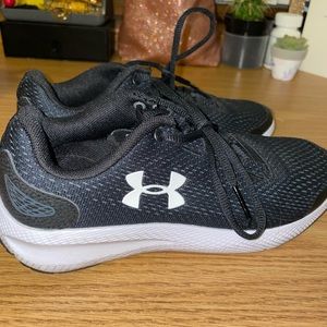 Under Armour Athletic Shoes Black/White Size 4Y